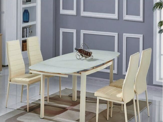 Стол и стулья в Калининграде