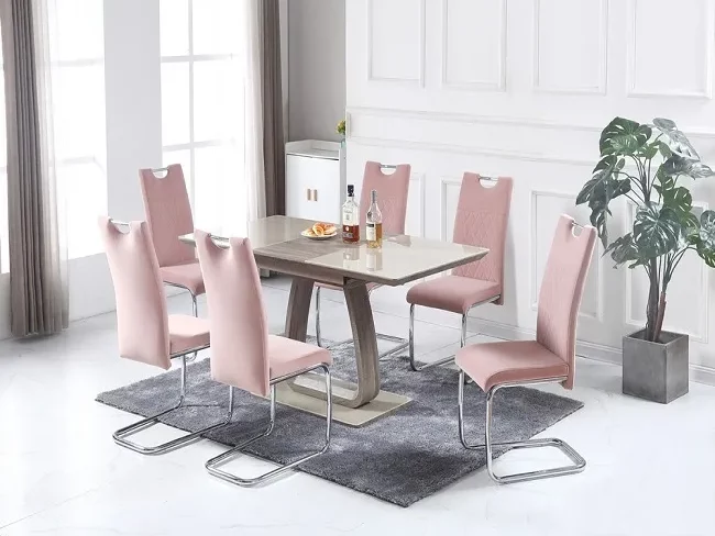 Стол со стульями в Калининграде