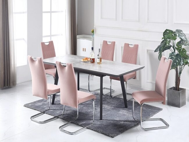 Стол со стульями в Калининграде