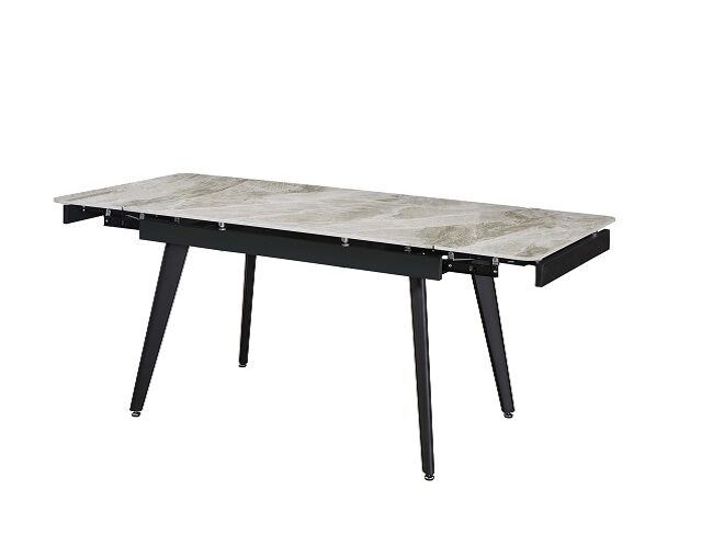 Обеденный стол в Калининграде