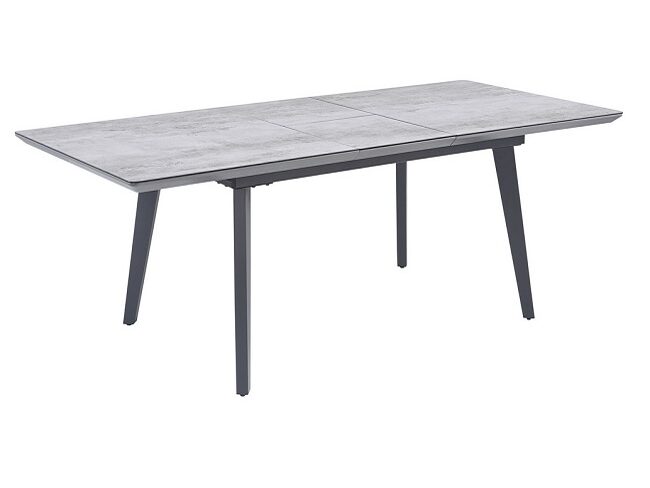 Обеденный стол в Калининграде